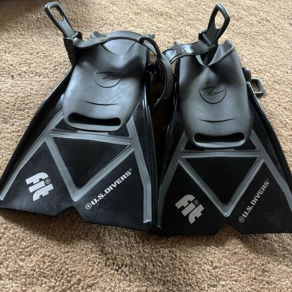 U.S. Divers Fit Size Small 3-6 36-39 Flippers - Picture 2 of 5